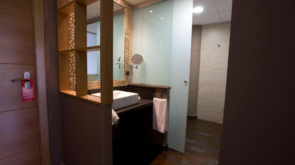 Hotel Vilar Riu De Baix Flix Oda fotoğraf